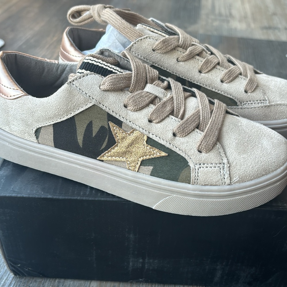 ShuShop Kids Paula Sneakers - Green Camouflage Star NIB